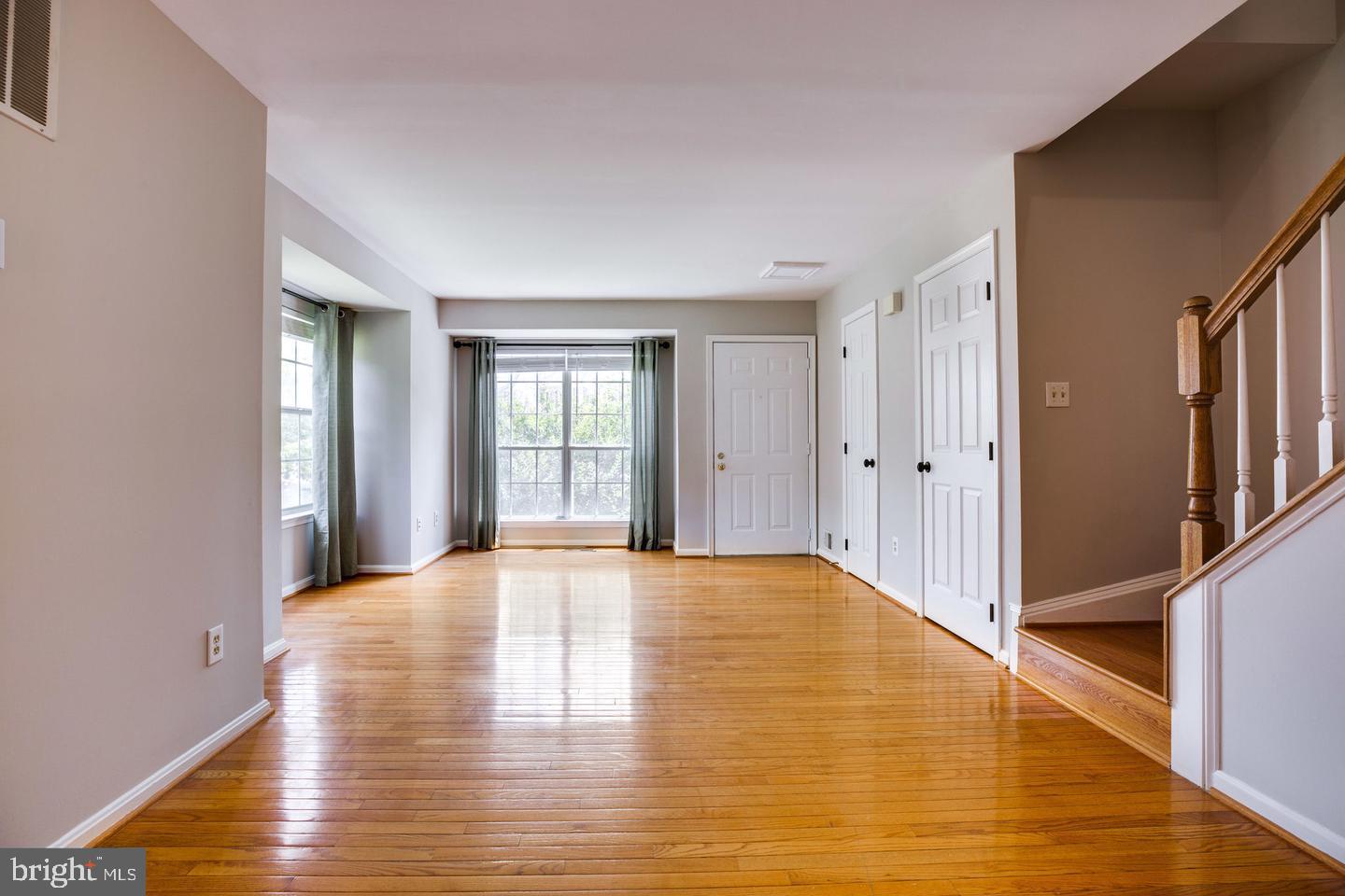 14232 Autumn Circle Centreville, VA 20121 - Photo 5 of 30 LARGE LIVING/DINING ROOM AREA