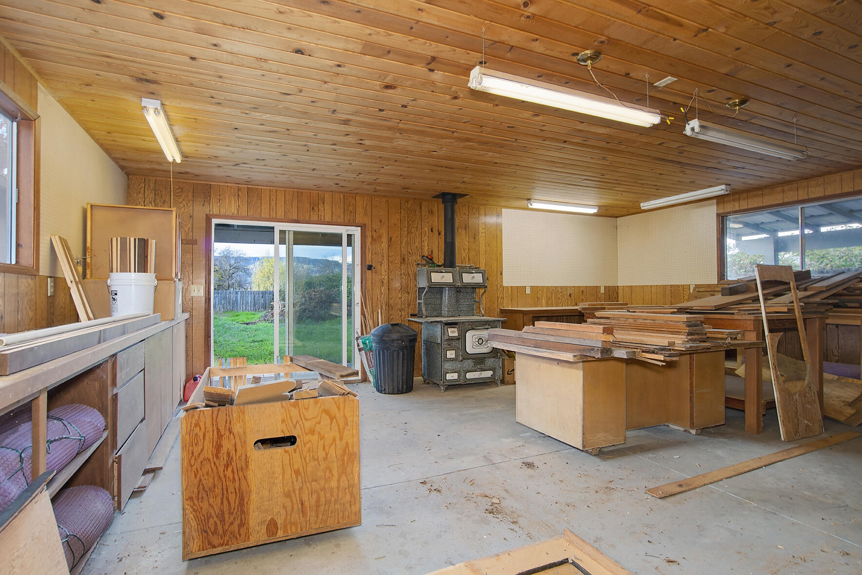 9906 Table Rock Road White City, OR 97503 - Photo 18 of 32 detached wood shop