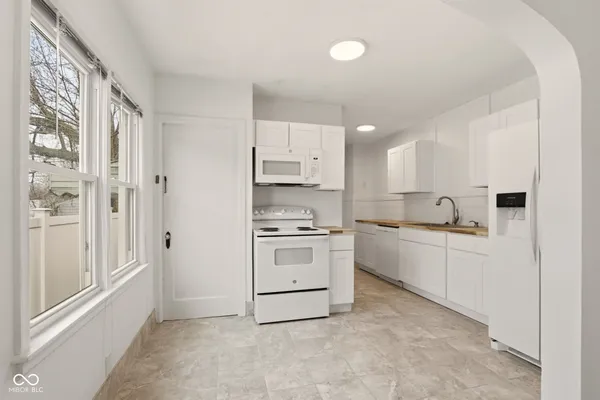 $900 | 1531 North Grant Avenue, Indianapolis, IN 46201