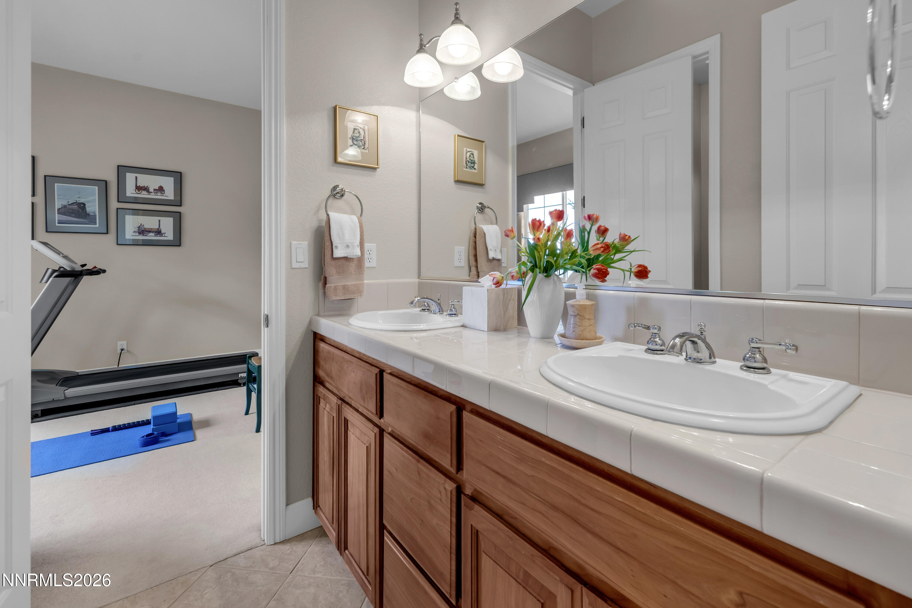 3103 Marble Ridge Court Reno, NV 89511 - Photo 30 of 38 Jack-n-Jill Bath