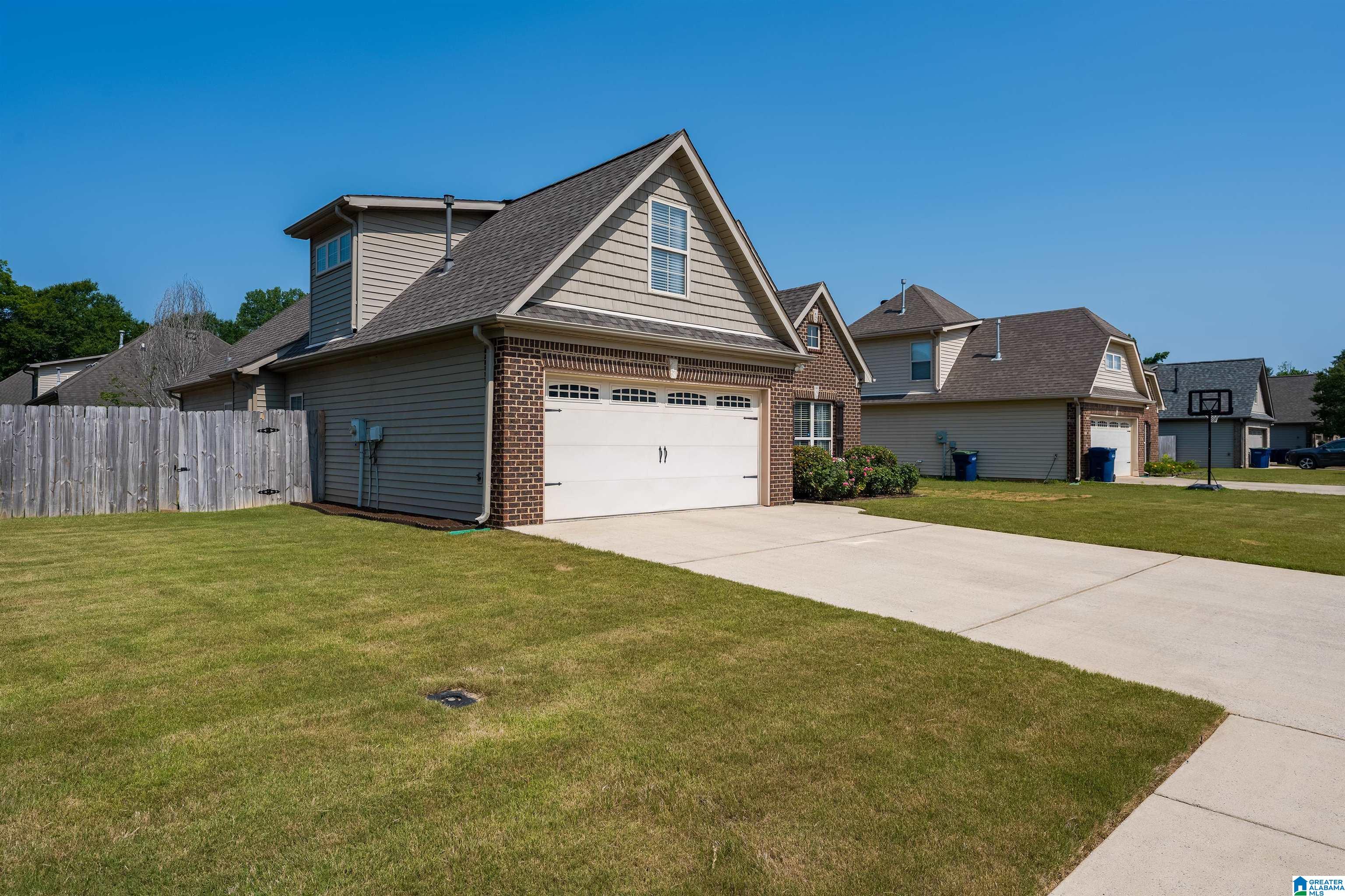 216 Falling Waters Way Alabaster, AL 35114 - Photo 2 of 27