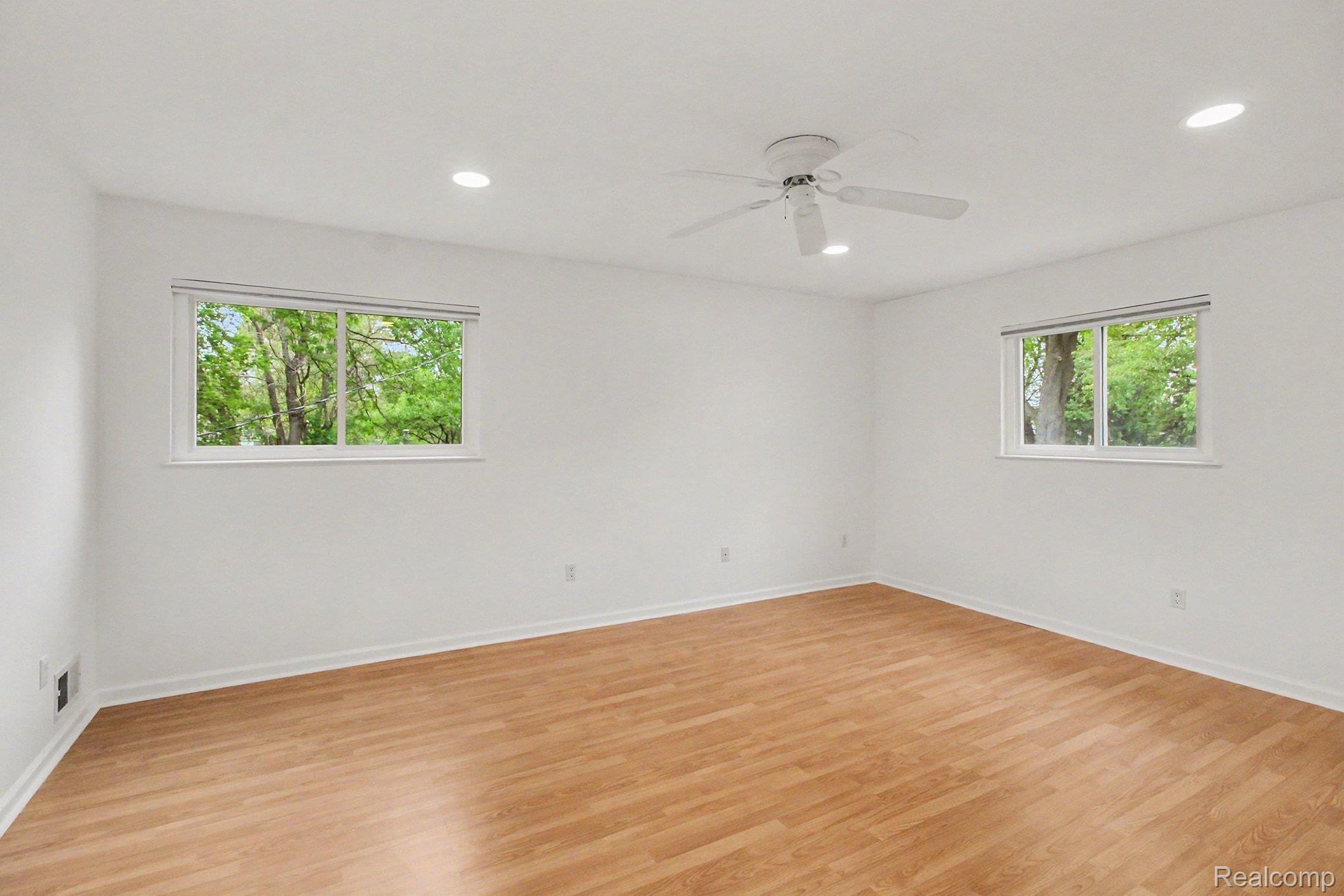 3376 Hessel Avenue Rochester, MI 48307 - Photo 13 of 36 012_file_6832.jpg
