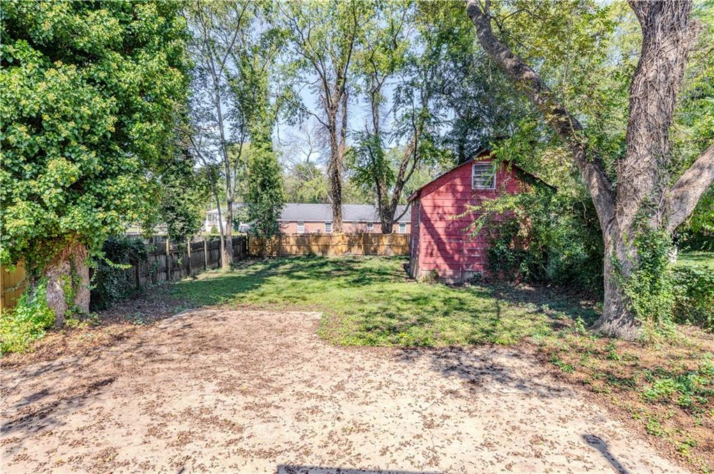 601 West 10th Street Rome, GA 30165 - Photo 18 of 25 a view of a yard with a tree