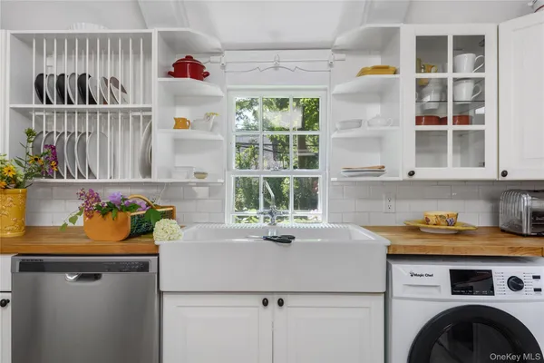 $7,250 | 95 East Broadway, Roslyn, NY 11576