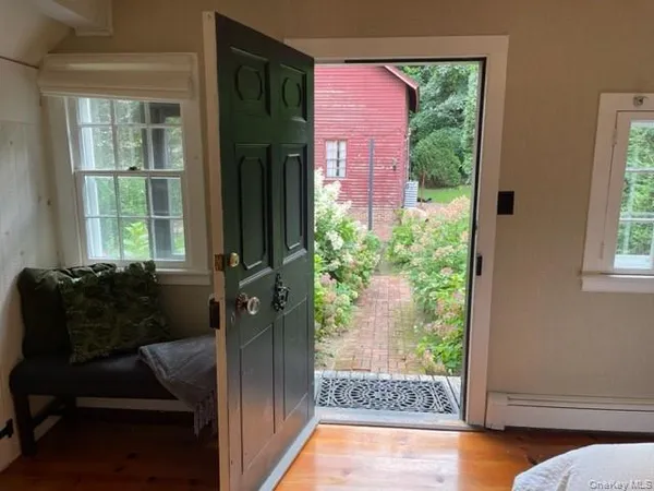 $7,250 | 95 East Broadway, Roslyn, NY 11576