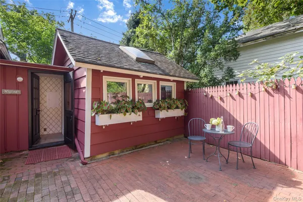 $7,250 | 95 East Broadway, Roslyn, NY 11576