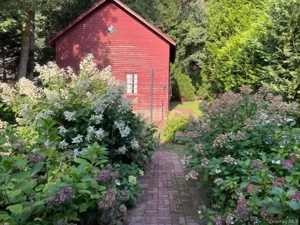 $7,250 | 95 East Broadway, Roslyn, NY 11576