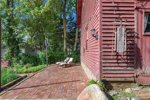 $7,250 | 95 East Broadway, Roslyn, NY 11576