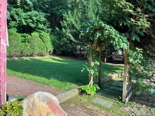 $7,250 | 95 East Broadway, Roslyn, NY 11576