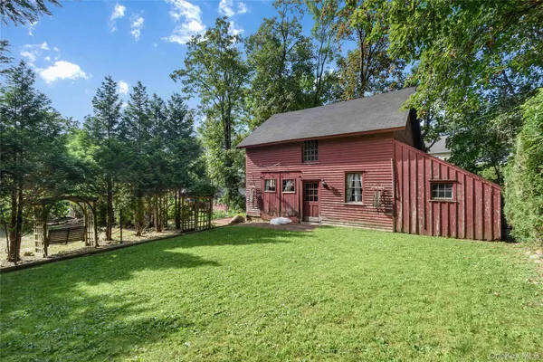 $7,250 | 95 East Broadway, Roslyn, NY 11576