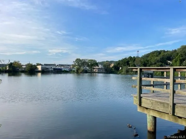 $7,250 | 95 East Broadway, Roslyn, NY 11576