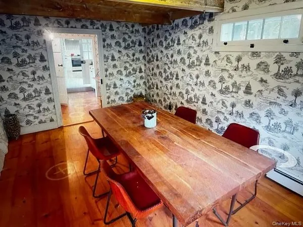 $7,250 | 95 East Broadway, Roslyn, NY 11576