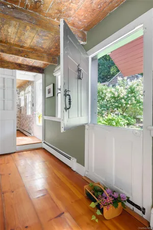$7,250 | 95 East Broadway, Roslyn, NY 11576