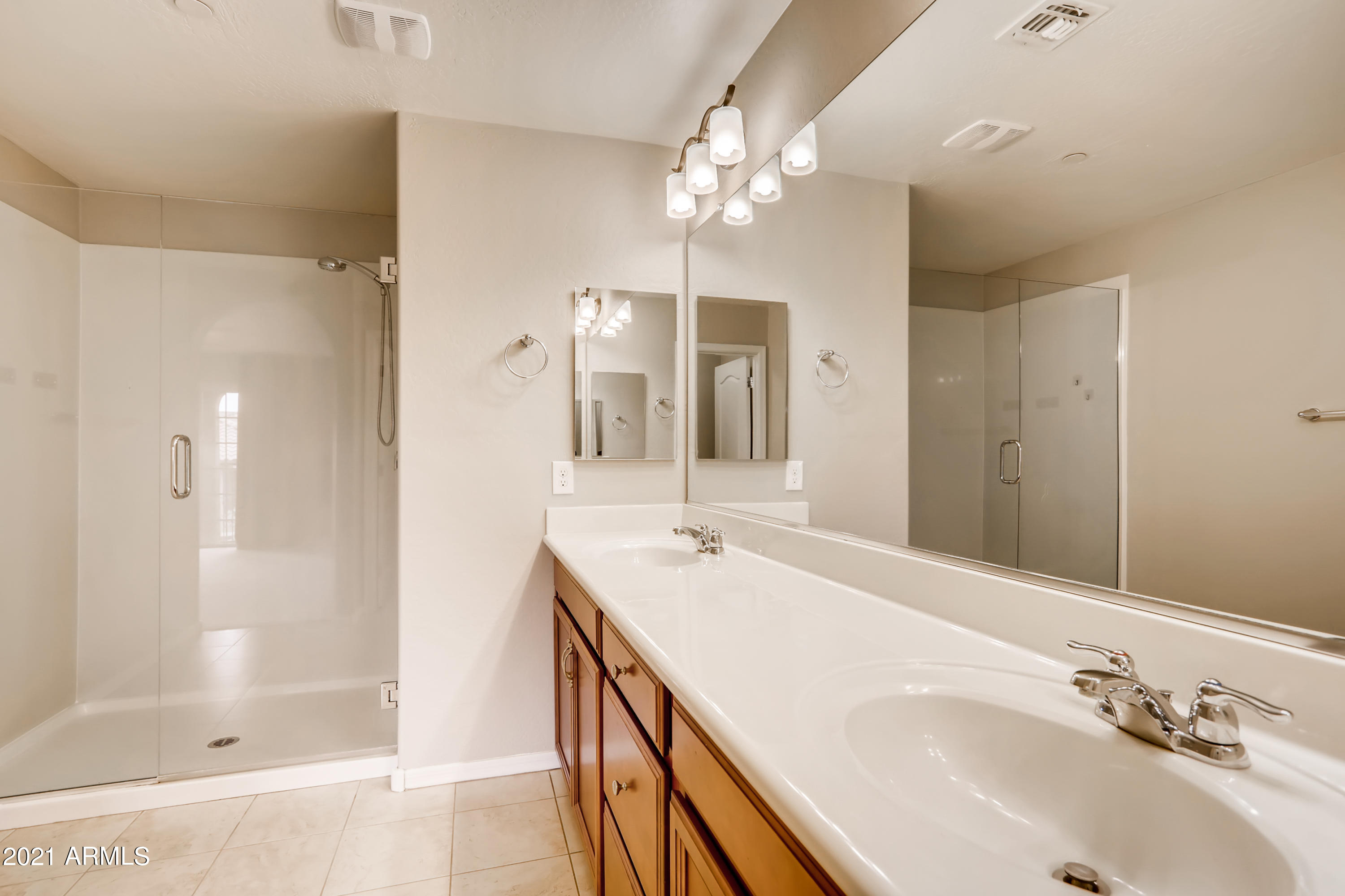 12509 West Via Dona Road Peoria, AZ 85383 - Photo 20 of 25 23 2nd Floor Primary Bathroom