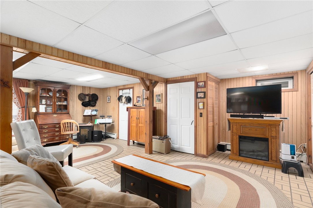 8 Catherine Road Smithfield, RI 02917 - Photo 31 of 43
