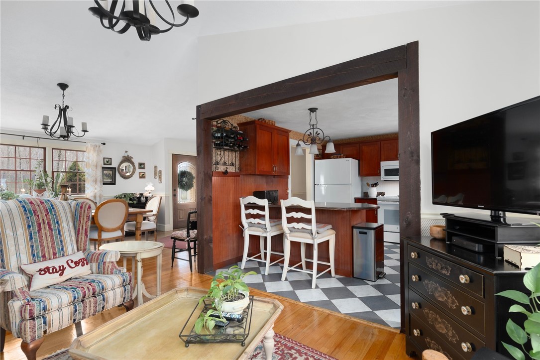 8 Catherine Road Smithfield, RI 02917 - Photo 8 of 43