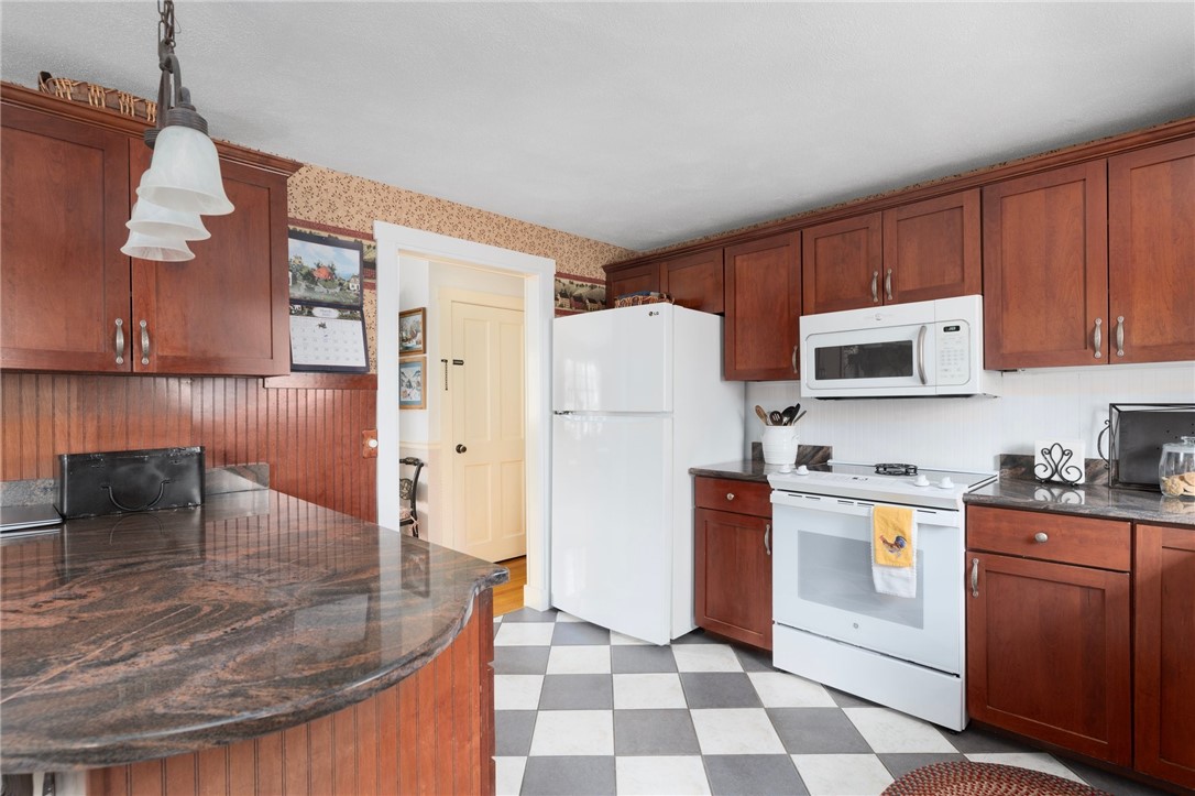 8 Catherine Road Smithfield, RI 02917 - Photo 10 of 43