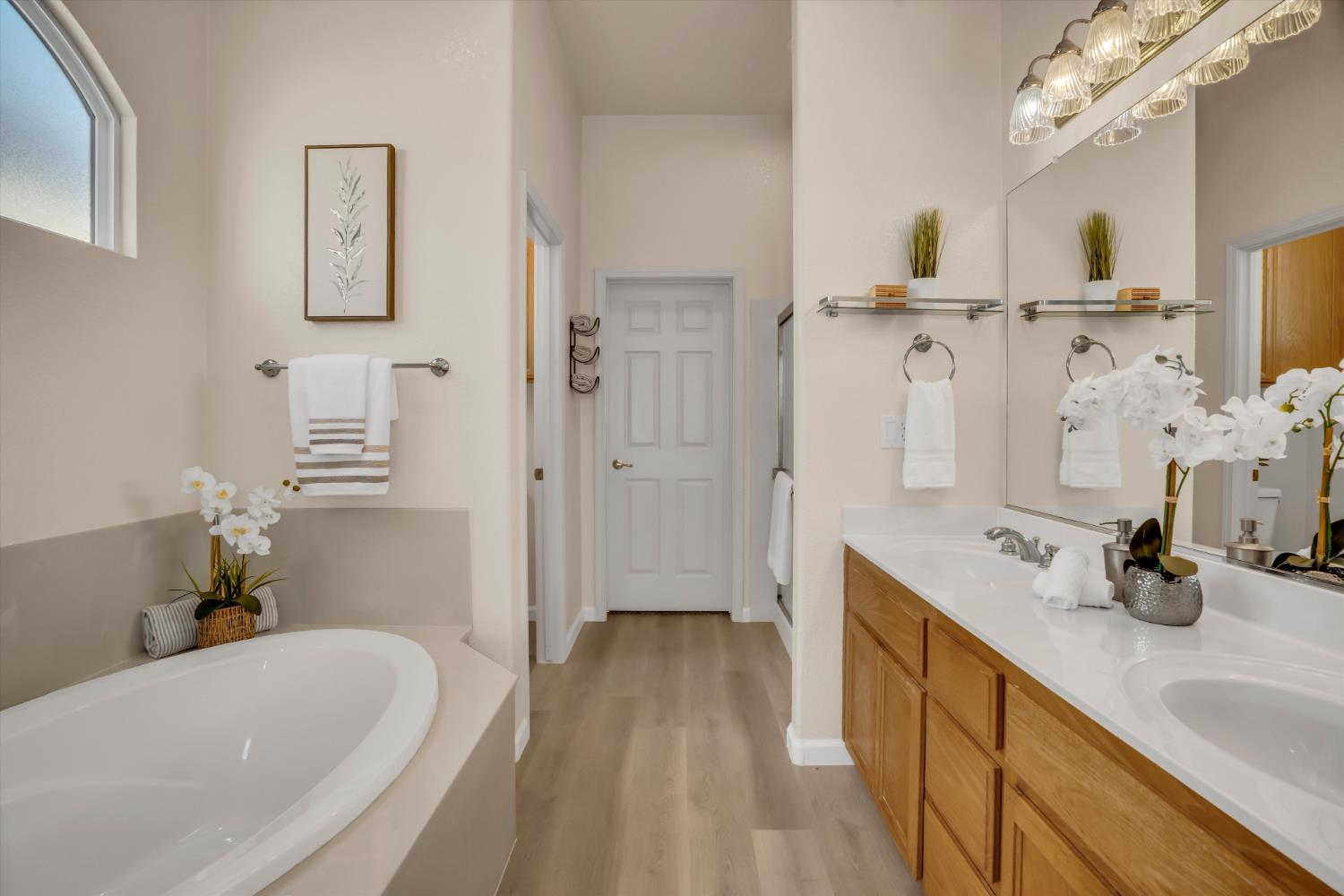 1678 Calhoun Avenue Ripon, CA 95366 - Photo 20 of 31 a bathroom with a tub sink and mirror