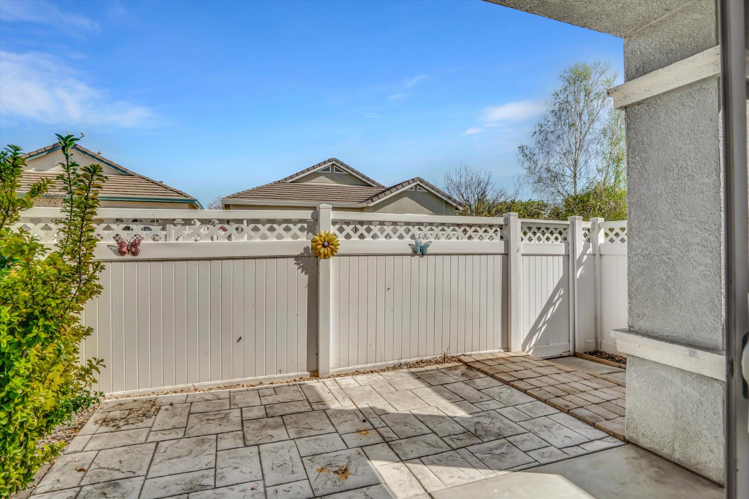 1678 Calhoun Avenue Ripon, CA 95366 - Photo 29 of 31 a view of a house with a yard and plants