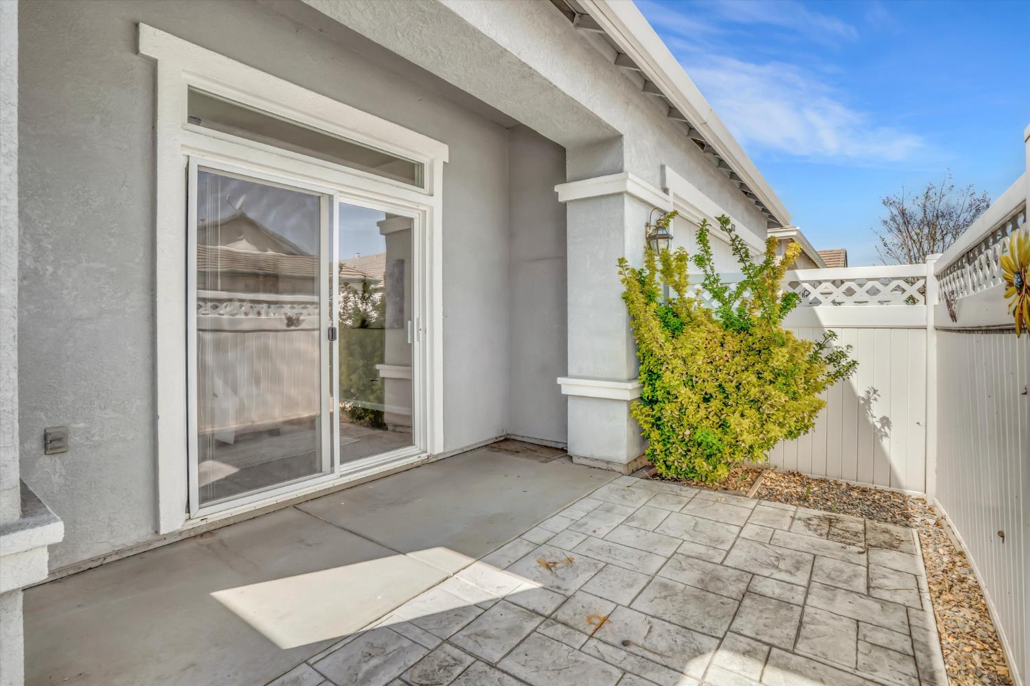 1678 Calhoun Avenue Ripon, CA 95366 - Photo 30 of 31 a view of a back yard of the house