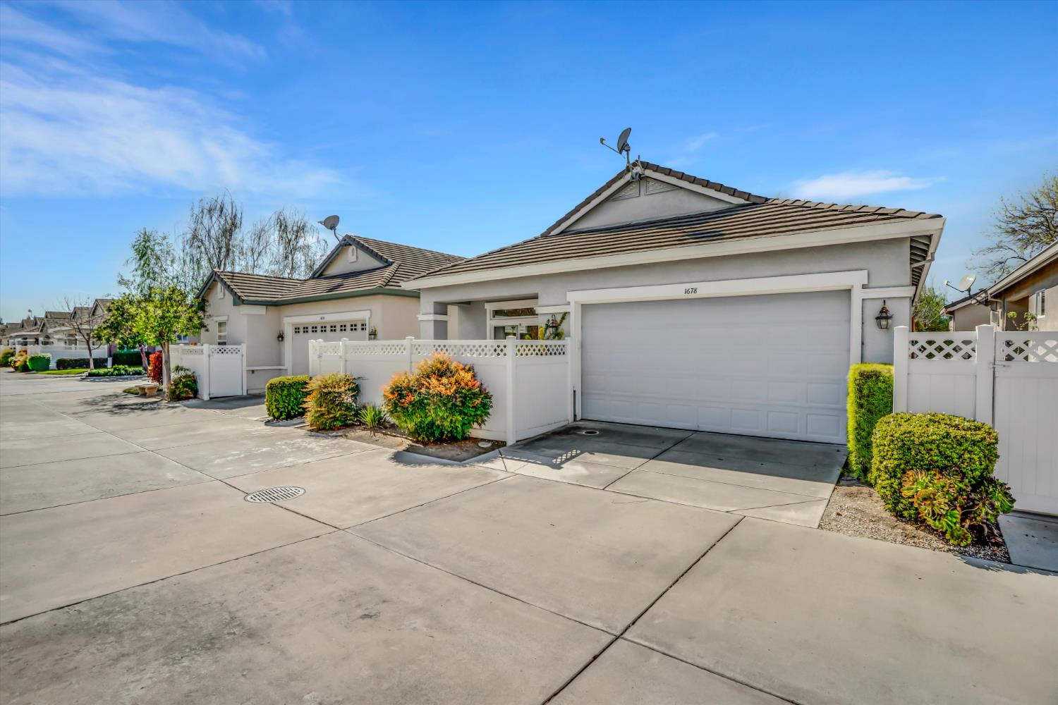 1678 Calhoun Avenue Ripon, CA 95366 - Photo 31 of 31 a front view of a house with garden