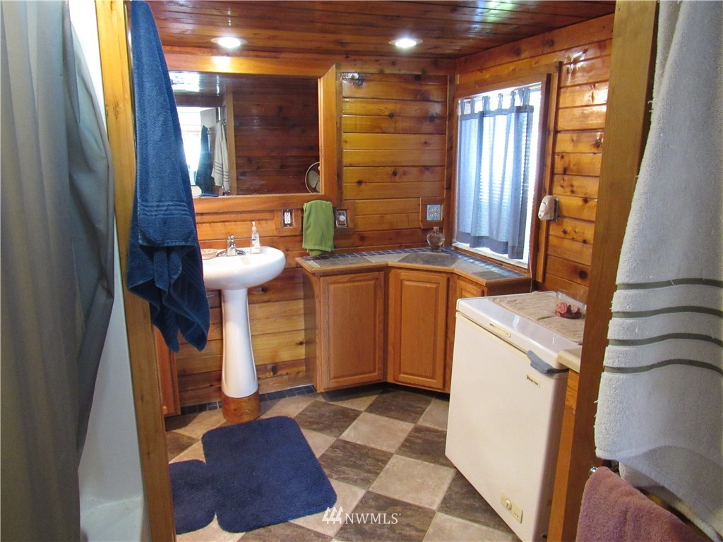 3028 Taylor Road Oak Harbor, WA 98277 - Photo 8 of 10 Gallery Image 8