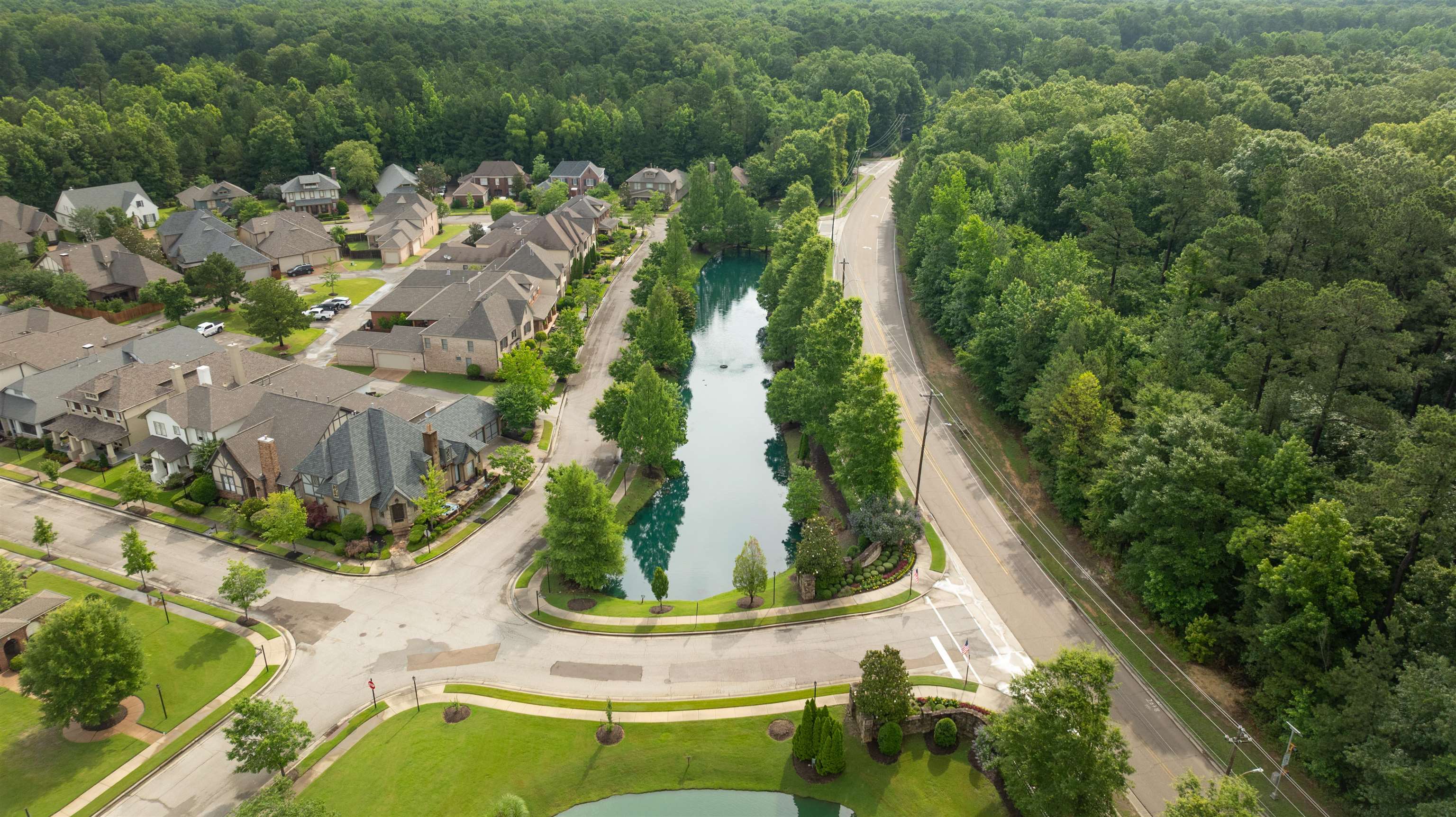 1844 Penshurst Drive Collierville, TN 38017 - Photo 38 of 40 Aerial view of residential area with a nearby body of water and a forest
