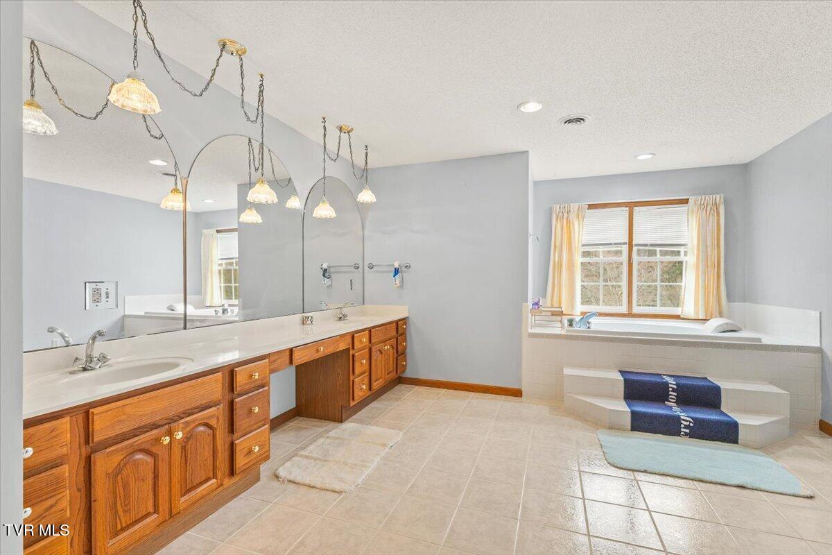 515 Scioto Road Unicoi, TN 37692 - Photo 43 of 55 Primary Suite