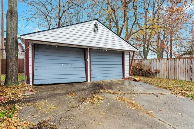 $2,450 | 575 East Lewiston Avenue, Ferndale, MI 48220