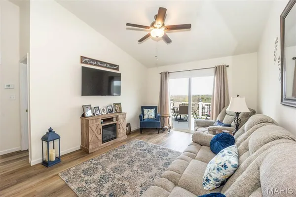 $284,900 | 1009 Black Bear Drive, House Springs, MO 63051
