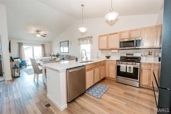 $284,900 | 1009 Black Bear Drive, House Springs, MO 63051
