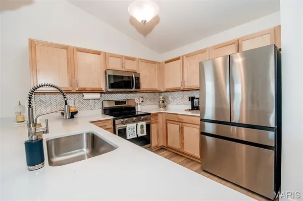 $284,900 | 1009 Black Bear Drive, House Springs, MO 63051