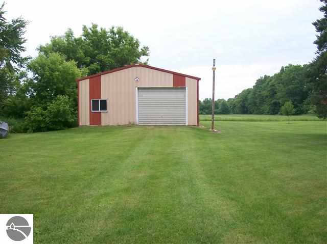 3245 East River Road Mount Pleasant, MI 48858 - Photo 25 of 29 1747332-24.JPG