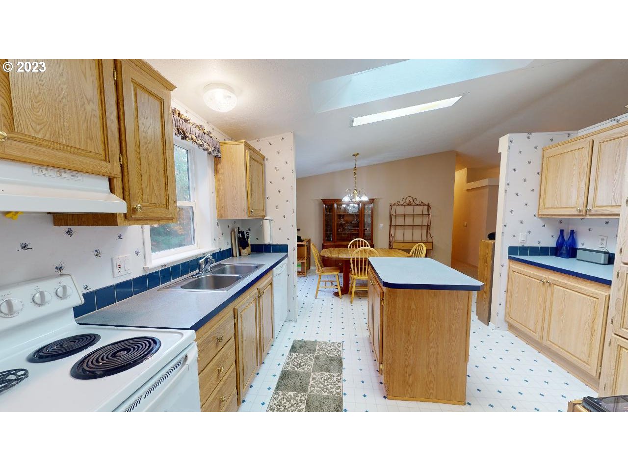 64350 Pinkney Road Deer Island, OR 97054 - Photo 11 of 27 Kitchen