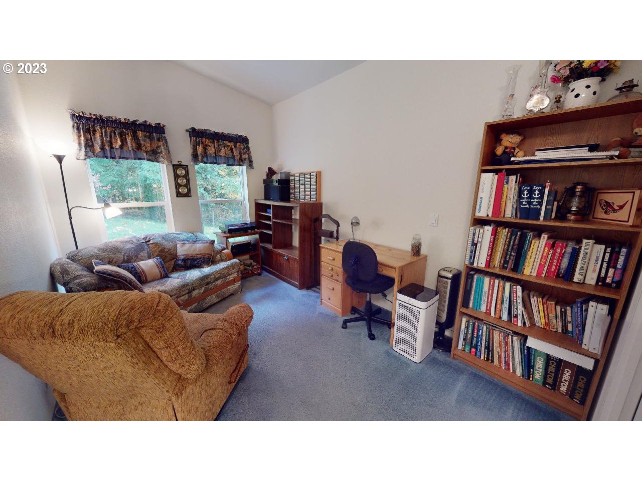 64350 Pinkney Road Deer Island, OR 97054 - Photo 13 of 27 Owner's Suite Bedroom