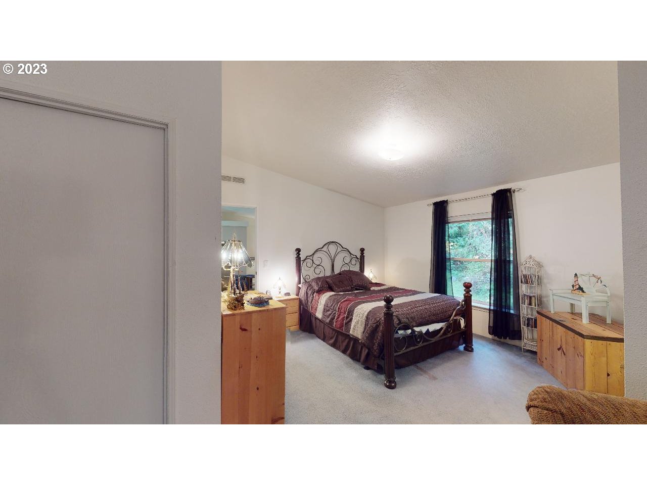 64350 Pinkney Road Deer Island, OR 97054 - Photo 14 of 27 Owner's Suite Bedroom