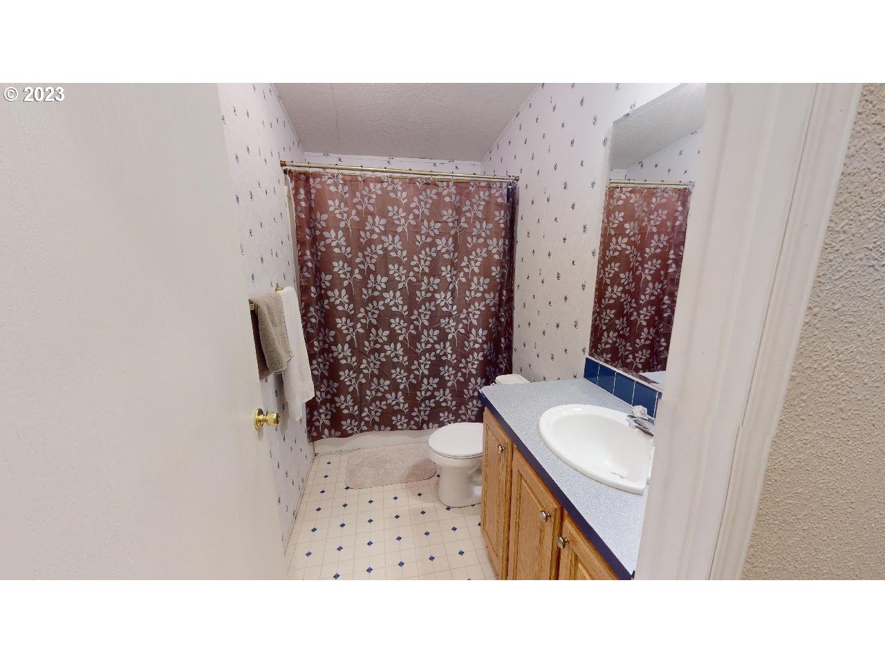 64350 Pinkney Road Deer Island, OR 97054 - Photo 21 of 27 Bathroom