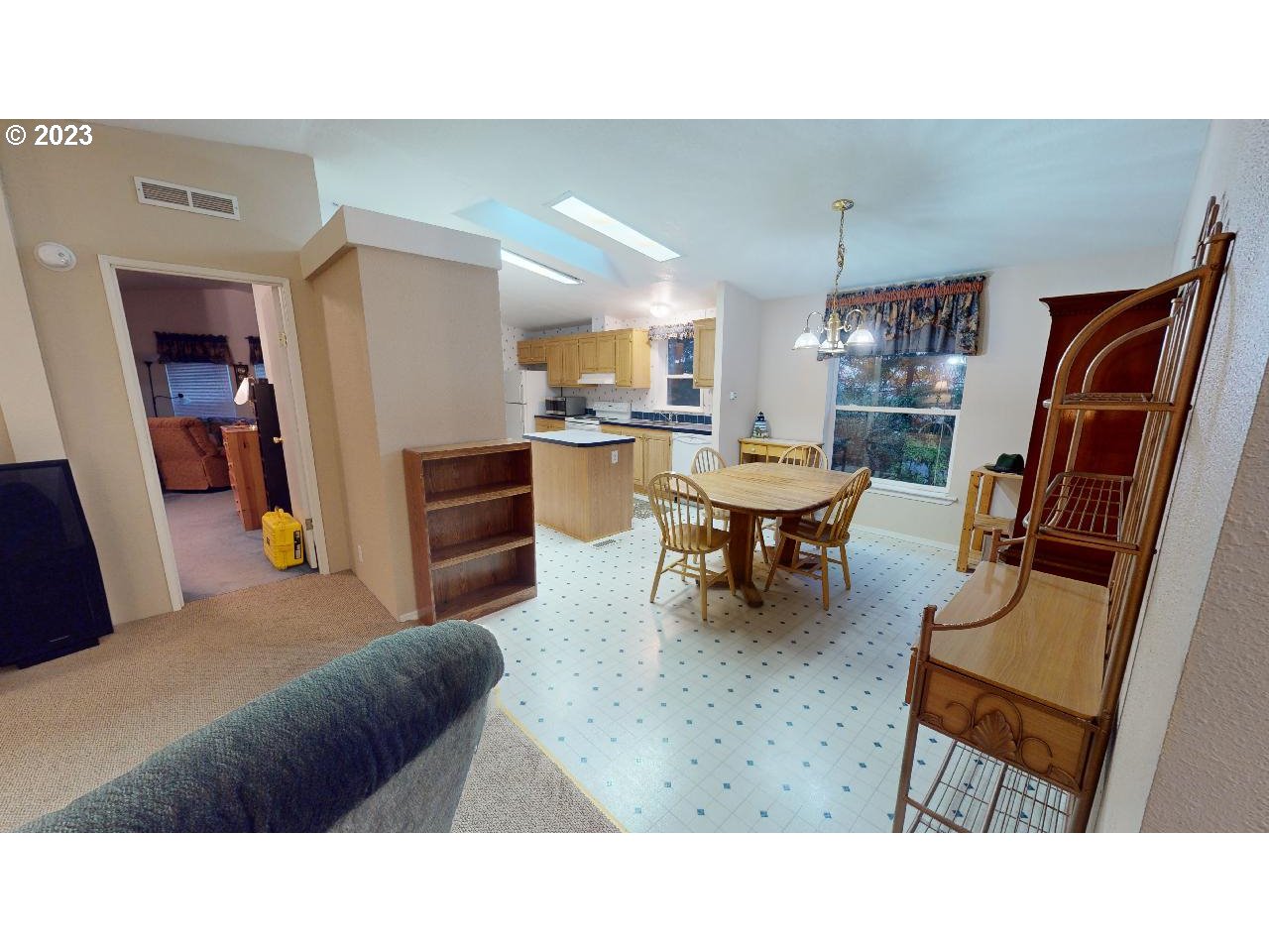 64350 Pinkney Road Deer Island, OR 97054 - Photo 8 of 27 Dining Room