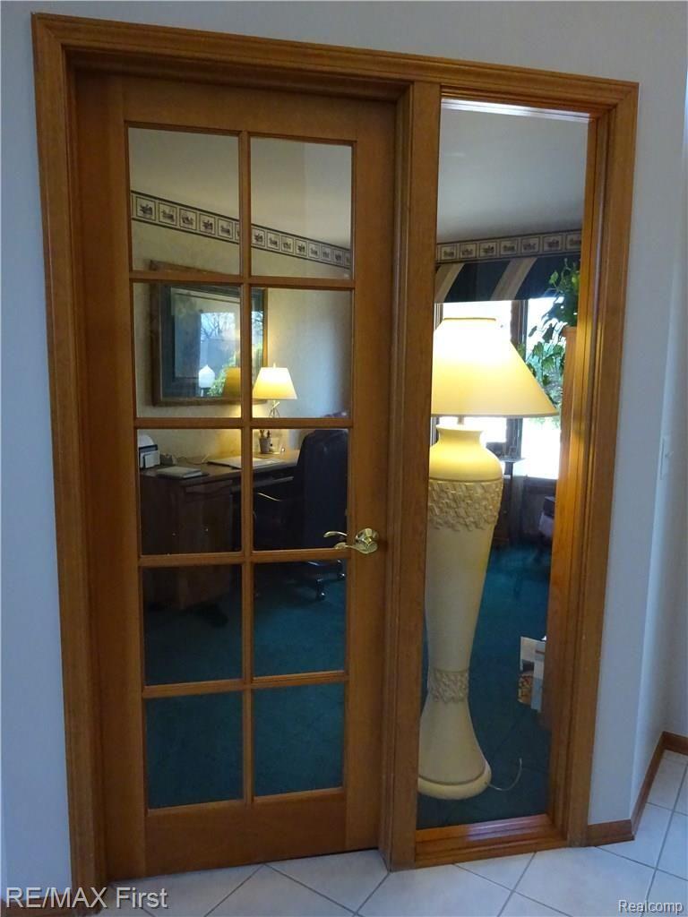 896 Grovecrest Rochester, MI 48307 - Photo 23 of 57 CRAFTSMEN OFFICE DOOR WOOD THROUGH OUT HOME