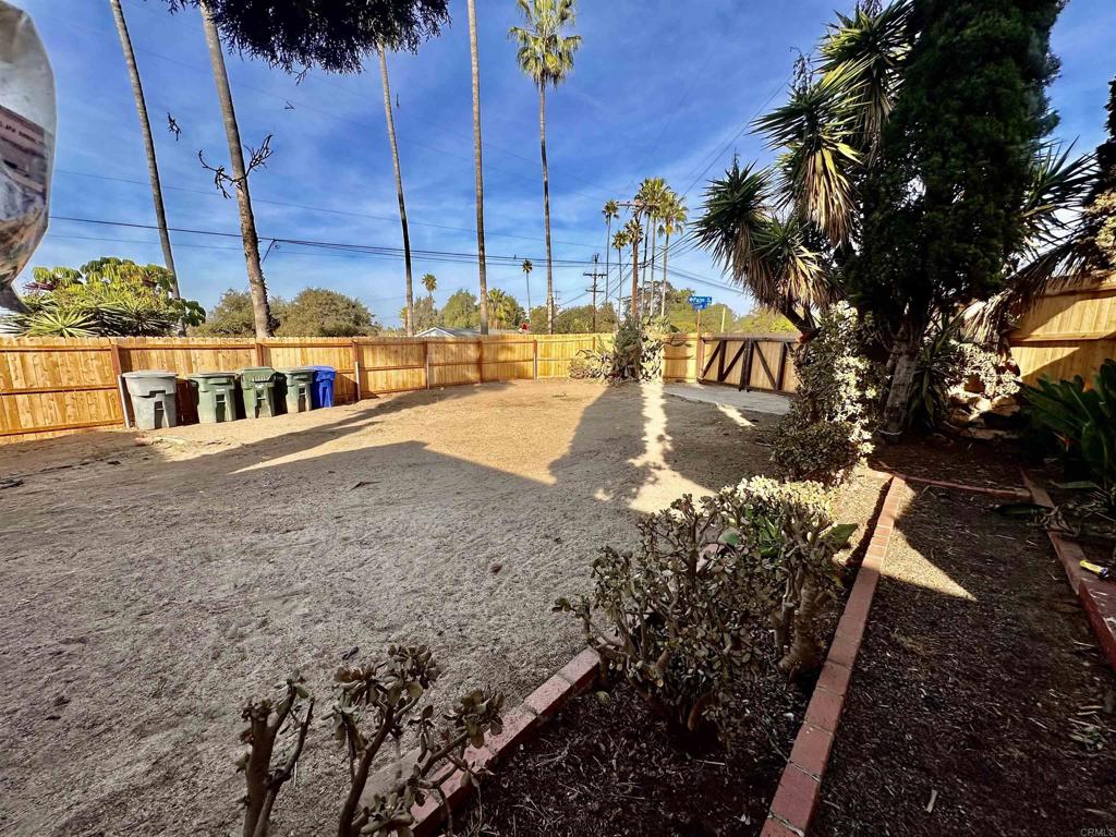 450 Hillside Terrace Vista, CA 92084 - Photo 18 of 23