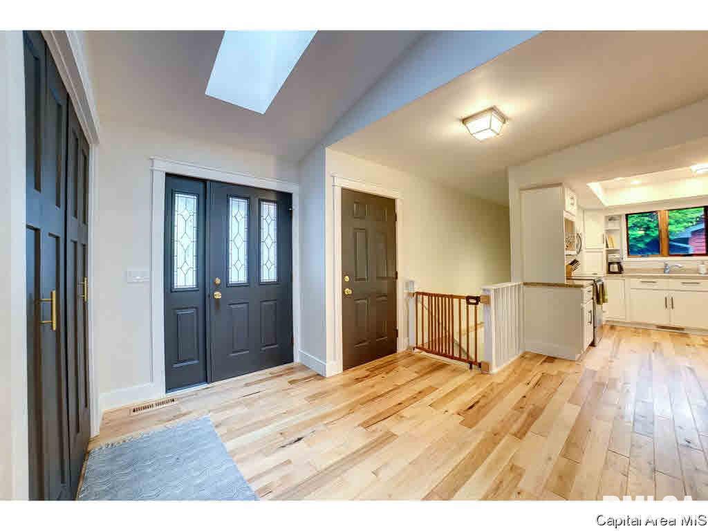 309 Thames River Road Springfield, IL 62711 - Photo 2 of 36