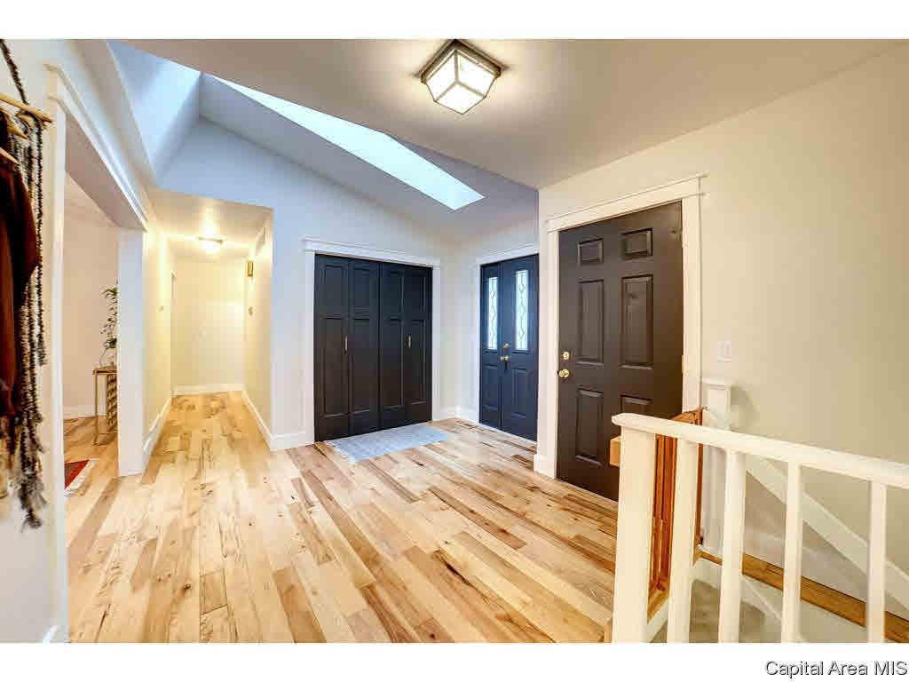 309 Thames River Road Springfield, IL 62711 - Photo 3 of 36