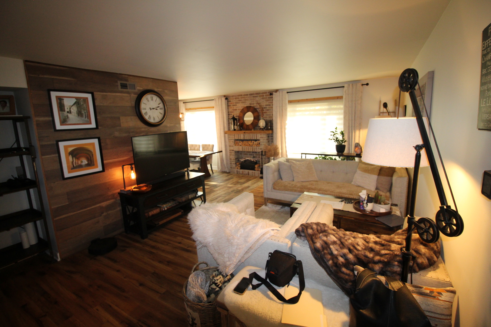 1700 Robin Lane, Unit 1D Hoffman Estates, IL 60169 - Photo 3 of 18 a living room with furniture