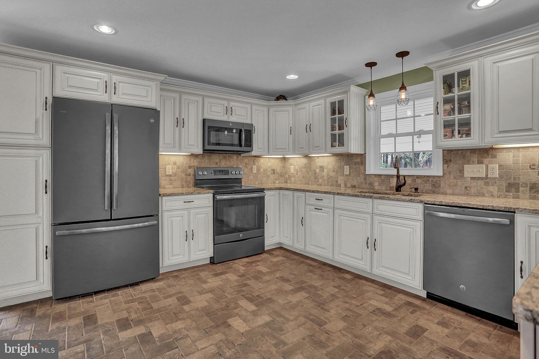 355 North Springdale Road Westminster, MD 21158 - Photo 3 of 29 Gallery Image 3