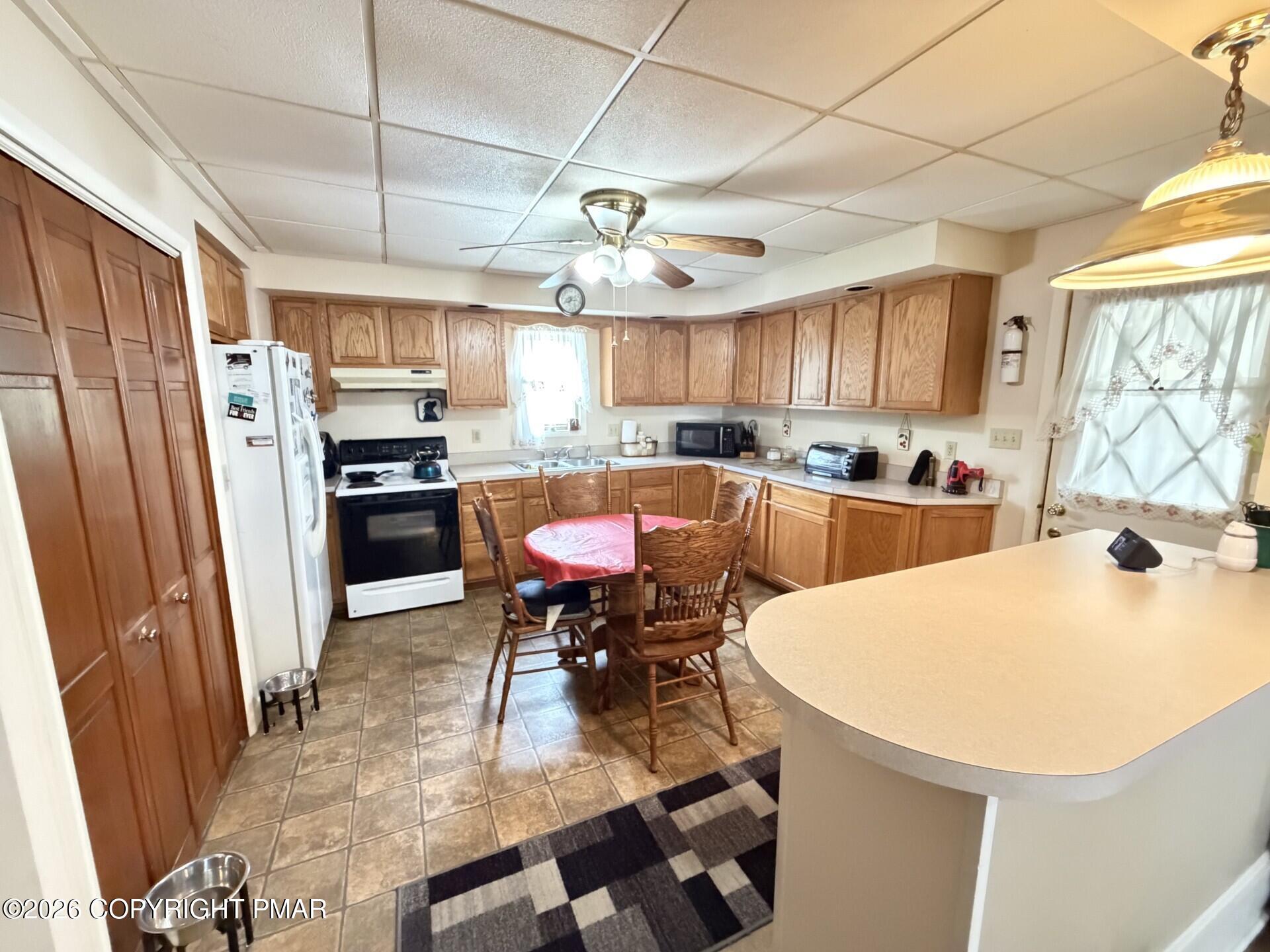 129 East Ridge Street Coaldale, PA 18218 - Photo 10 of 35 kitchen