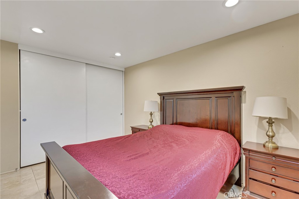 12 Oakdale Irvine, CA 92604 - Photo 43 of 53 a spacious bedroom with a bed and a lamp