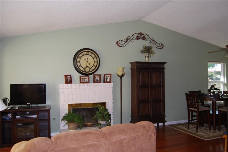 1456 Thompson Court Reedley, CA 93654 - Photo 2 of 14 Gallery Image 2