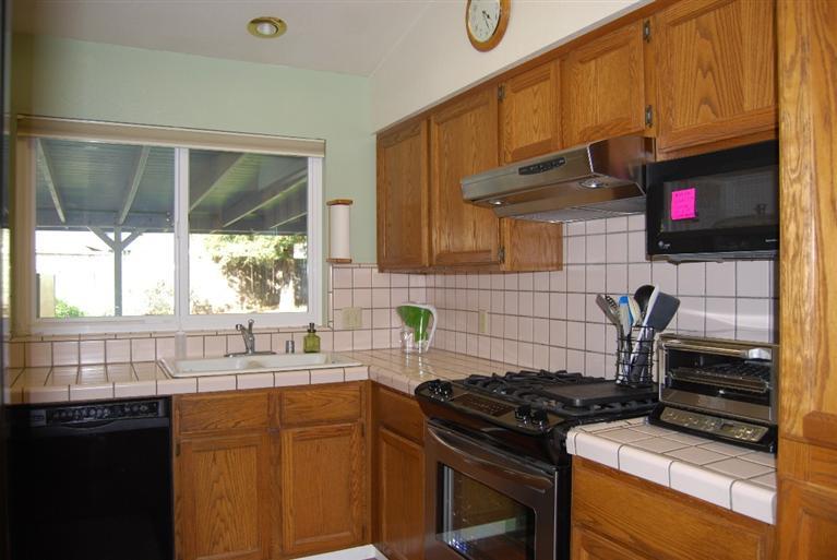1456 Thompson Court Reedley, CA 93654 - Photo 7 of 14 Gallery Image 7