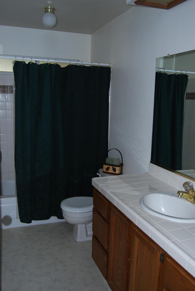 1456 Thompson Court Reedley, CA 93654 - Photo 9 of 14 Gallery Image 9