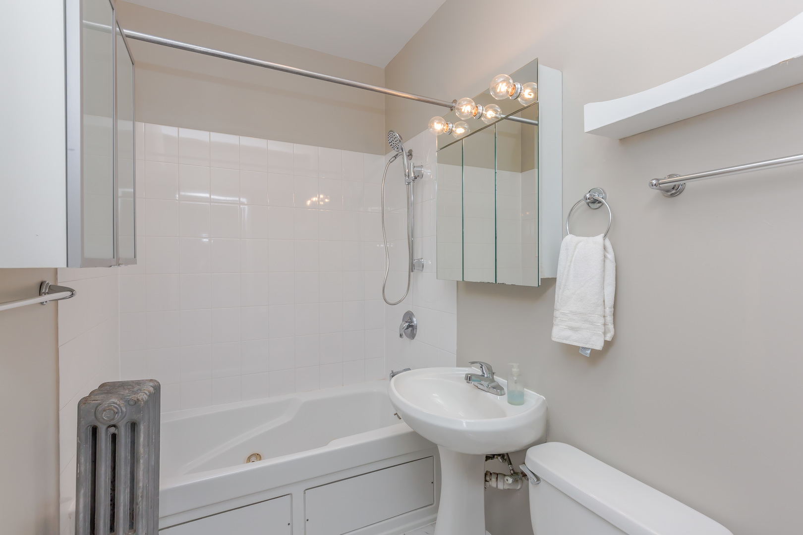 7102 North Damen Avenue, Unit 3 Chicago, IL 60645 - Photo 14 of 20